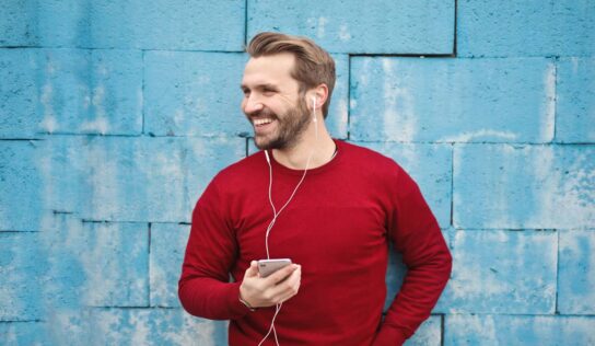 Michelle Keegan shows off her TINY waist in crop top she visits