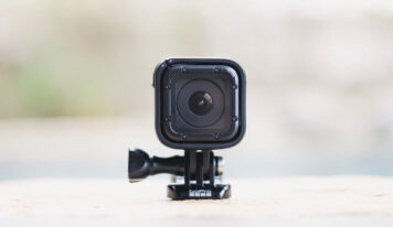 Walmart brings DoorDash into grocery delivery