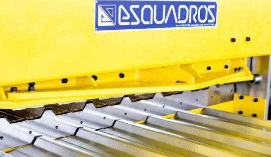 Além do aço, outros fatores influenciam o preço de telhas metálicas, explica Esquadros