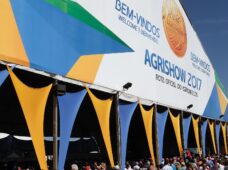 Sucesso em clima de avanço tecnológico e recuperação econômica