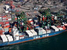 Porto de Santos: leilão de terminais gerará R$ 420 milhões de investimentos