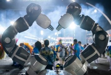 Carnaval 4.0: samba e tecnologia, com robôs, chip e código de barras