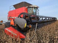 Colheitadeira proporciona redução de até 40% de perdas no recolhimento