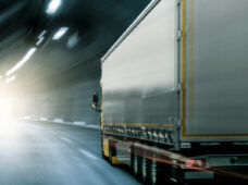 Setor de implementos rodoviários registra queda de emplacamentos superior a 10% no primeiro semestre