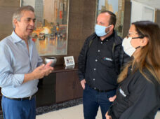 Gilbarco Veeder-Root produz barreiras antivirais para doação