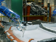 Formtap adquire soluções de corte com jato de água integradas a robôs