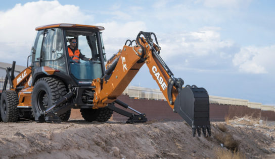 Projeto Zeus gera retroescavadeira totalmente elétrica