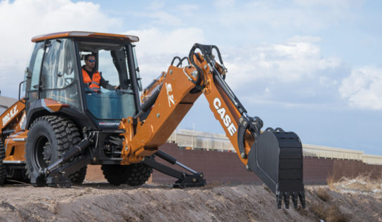 Retroescavadeira elétrica tem emissão zero e baixa necessidade de manutenção
