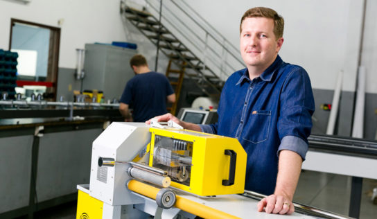 Paper Cutter: máquina nacional para automação do processo de corte em decoração