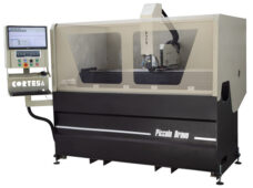 Piccolo Bravo: centro de usinagem com dois batentes para posicionamento