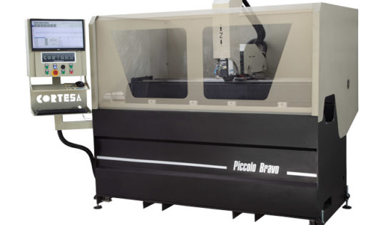 Piccolo Bravo: centro de usinagem com dois batentes para posicionamento