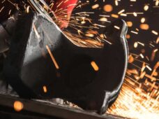 Retomada da produção industrial após paradas reflete positivamente