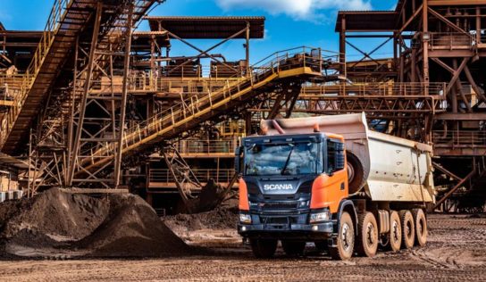 Mineração e a construção pesada ganham caminhão vocacional 10×4