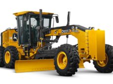 John Deere nacionaliza motoniveladoras
