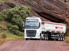 Volvo amplia garantia para peças de reposição da linha amarela e comemora venda de caminhões