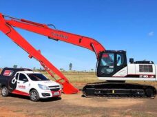 Nova versão da escavadeira com braço para longo alcance é indicada para dragagem e aterros