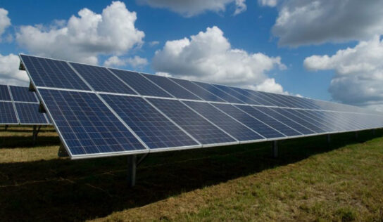 Solução com bateria de atende sistema de energia solar off-grid