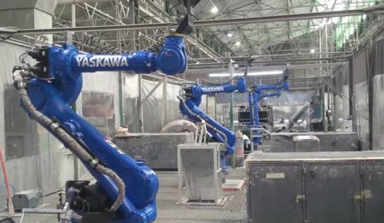 Fabricante de peças técnicas plásticas adquire robôs para lixamento e corte