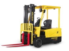 Novas empilhadeiras com 3 e 4 rodas aplicam-se a diversas operação