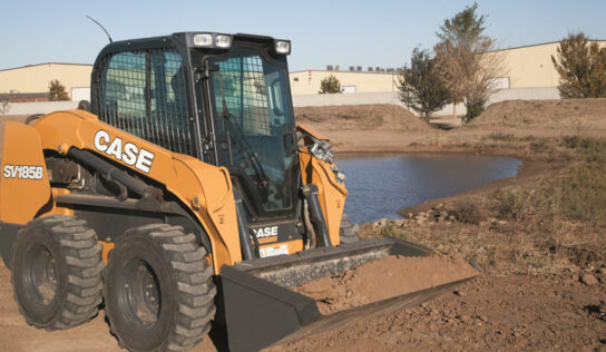 Minicarregadeiras têm cabine redesenhada com benefícios para operador