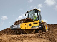 Remodelado, compactador de solo permite economia de combustível