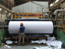 Após incêndio, indústria de papel argentina volta a operar com apoio técnico brasileiro