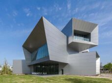 Fabricante comemora 500.000 unidades de robôs industriais no mundo