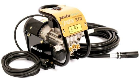 Limpeza industrial requer máquinas específicas para auxiliar na higienização dos ambientes