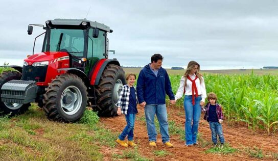 Para comemorar 60 anos no Brasil, fabricante de máquinas agrícolas percorre cidades com expedição