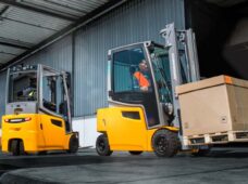 Modernização de empilhadeiras reduz emissão de CO2 em até 52%