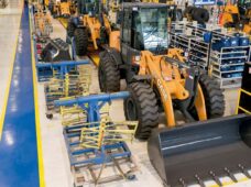 Montadora de máquinas para construção investe em controles de qualidade