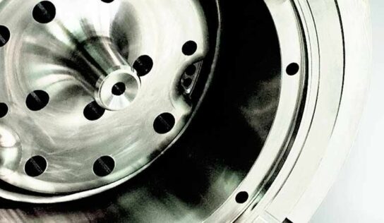 Fresa e broca de rosca em uma mesma ferramenta