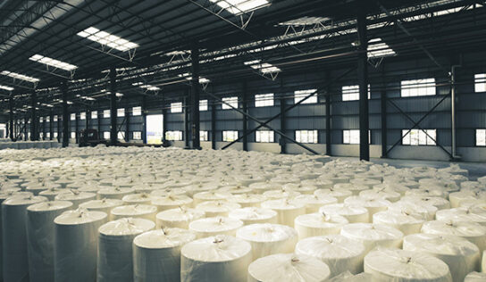 Testes hidrostáticos em tubulações de planta de celulose utilizam equipamentos locados