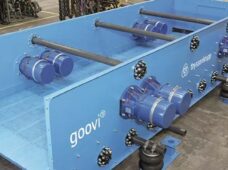 Peneira multivibratória para peneiramento secundário e terciário com sistema de controle inteligente