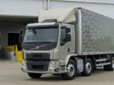 Com vendas de caminhão em alta, fabricante faz com mudança na cabine de versão 2022