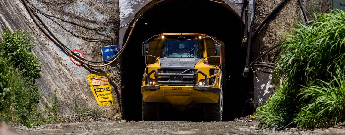 Mineradora investe em interior de mina para garantir acesso à comunicação