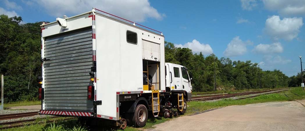 Aparelho de ultrassom executa trabalho preventivo nos trilhos na Vale