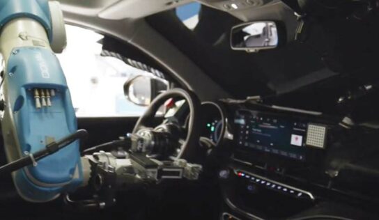 Novo cobot permite programação fácil e intuitiva de aplicações complexas de robótica