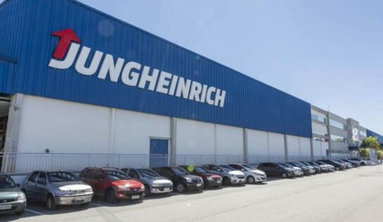 Aos 20 anos de Brasil, empresa de intralogística investe em nova política comercial