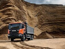 Fabricante de caminhões e ônibus comemora 65 anos com conquista de liderança