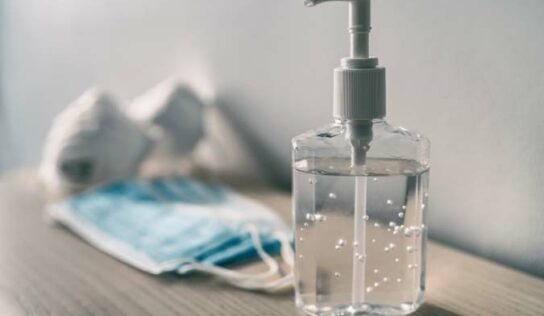 Empresas que fornecem álcool em gel e máscaras podem recuperar PIS/COFINS