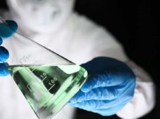 Projeto estuda como transformar CO2 de algas e bactérias em bioetanol e plástico verde