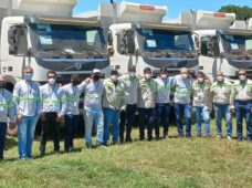 Mineradora recebe frota de caminhões para operações de terras raras em Minaçu