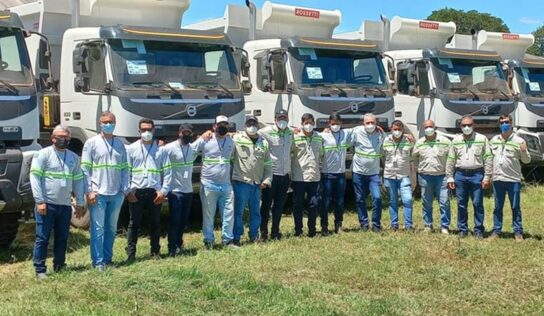 Mineradora recebe frota de caminhões para operações de terras raras em Minaçu