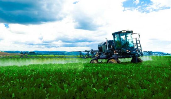 Novo pulverizador autopropelido tem transmissão hidrostática