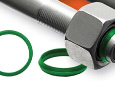 Sistema de conformação de tubos com vedação por elastômero