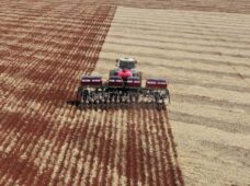 Pulverizadores, graneleiros e plantadeira somam-se à parceria para linhas de financiamento