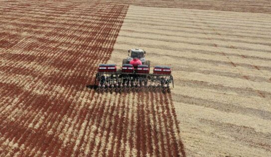 Pulverizadores, graneleiros e plantadeira somam-se à parceria para linhas de financiamento