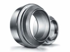 Fabricante orienta como fazer a troca segura de rolamentos de roda em comerciais pesados