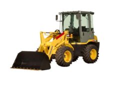 Nova mini pá-carregadeira tem versão com caçamba e roda de zinco